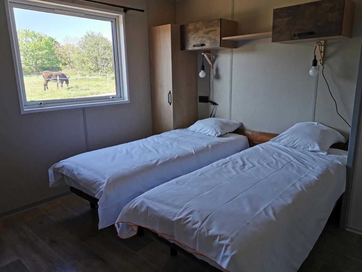 Le Village De Cottages - Le Pole Du Cheval Et De L'Ane Lignieres  Экстерьер фото