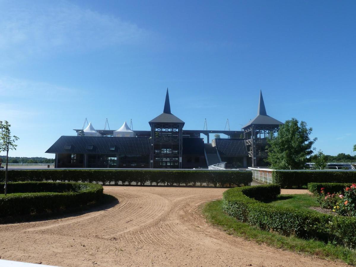 Le Village De Cottages - Le Pole Du Cheval Et De L'Ane Lignieres  Экстерьер фото