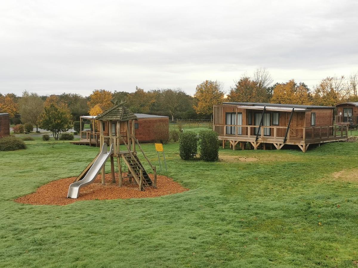 Le Village De Cottages - Le Pole Du Cheval Et De L'Ane Lignieres  Экстерьер фото