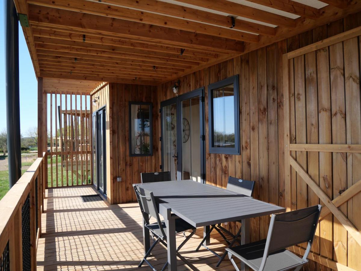 Le Village De Cottages - Le Pole Du Cheval Et De L'Ane Lignieres  Экстерьер фото